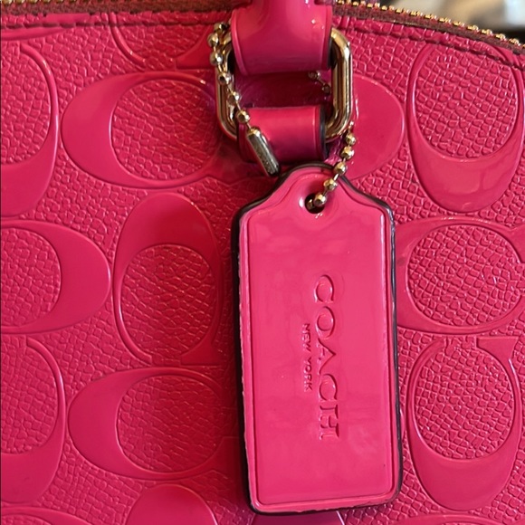 Limited edition colour COACH handbag - Picture 2 of 4